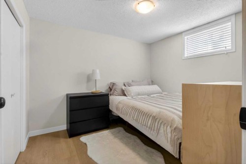 6132 33 Avenue Nw, Calgary, AB 