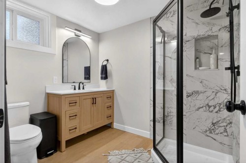 6132 33 Avenue Nw, Calgary, AB 
