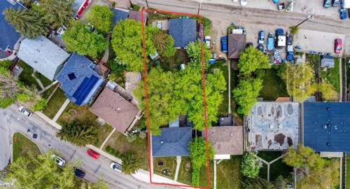 6132 33 Avenue Nw, Calgary, AB 
