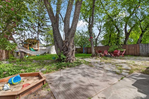6132 33 Avenue Nw, Calgary, AB 