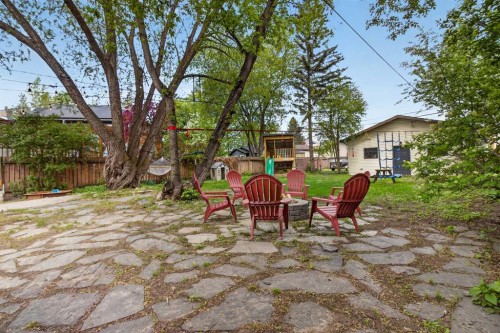6132 33 Avenue Nw, Calgary, AB 