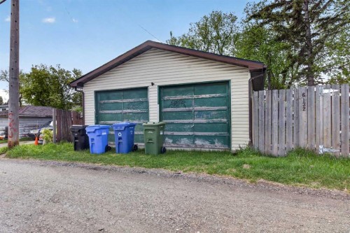 6132 33 Avenue Nw, Calgary, AB 
