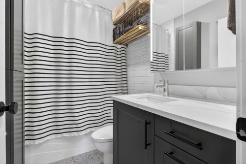 6132 33 Avenue Nw, Calgary, AB 