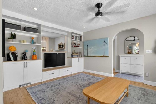 6132 33 Avenue Nw, Calgary, AB 