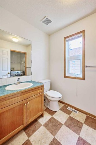 9683 Hidden Valley Drive Nw, Calgary, AB - Indoor Photo Showing Bathroom