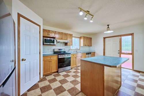 9683 Hidden Valley Drive Nw, Calgary, AB - Indoor Photo Showing Kitchen