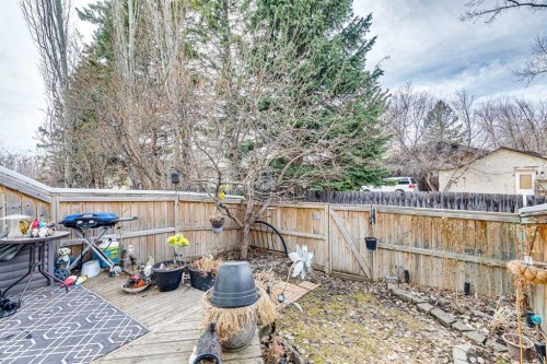 113-107 Elm Place, Okotoks, AB - Outdoor