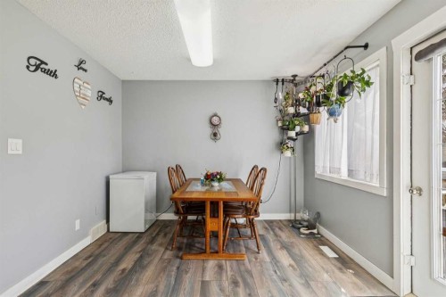 113-107 Elm Place, Okotoks, AB - Indoor Photo Showing Dining Room