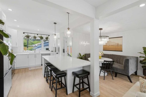 3720 58 Avenue Sw, Calgary, AB - Indoor