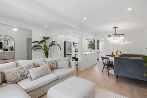 3720 58 Avenue Sw, Calgary, AB - Indoor Photo Showing Living Room