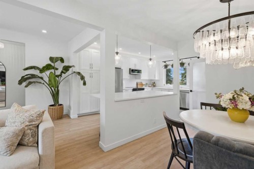 3720 58 Avenue Sw, Calgary, AB - Indoor Photo Showing Dining Room