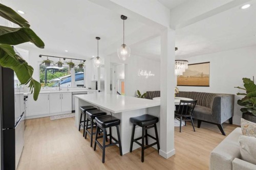 3720 58 Avenue Sw, Calgary, AB - Indoor Photo Showing Other Room