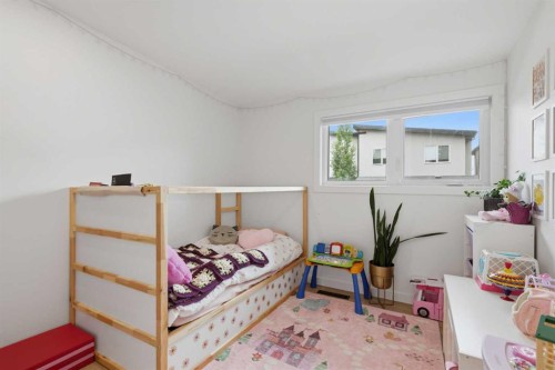 3720 58 Avenue Sw, Calgary, AB - Indoor Photo Showing Bedroom