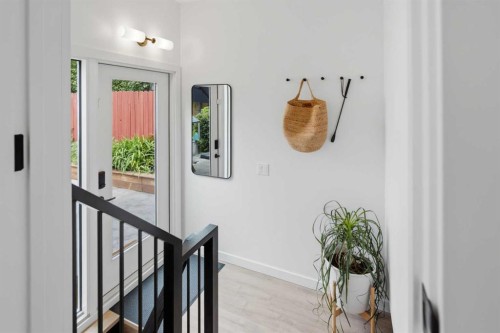 3720 58 Avenue Sw, Calgary, AB - Indoor Photo Showing Other Room