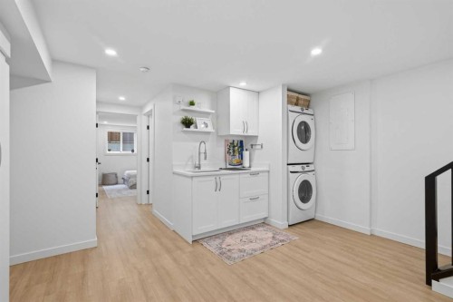 3720 58 Avenue Sw, Calgary, AB - Indoor Photo Showing Laundry Room