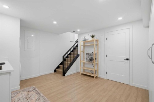 3720 58 Avenue Sw, Calgary, AB - Indoor Photo Showing Other Room