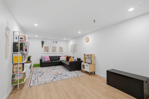 3720 58 Avenue Sw, Calgary, AB - Indoor