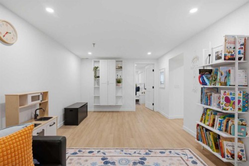 3720 58 Avenue Sw, Calgary, AB - Indoor Photo Showing Other Room