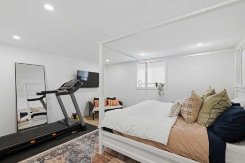 3720 58 Avenue Sw, Calgary, AB - Indoor Photo Showing Gym Room
