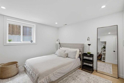 3720 58 Avenue Sw, Calgary, AB - Indoor Photo Showing Bedroom