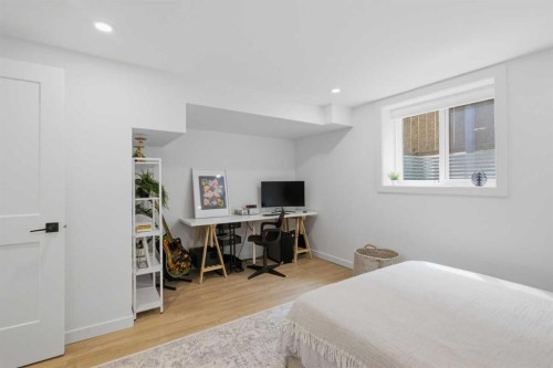 3720 58 Avenue Sw, Calgary, AB - Indoor Photo Showing Bedroom