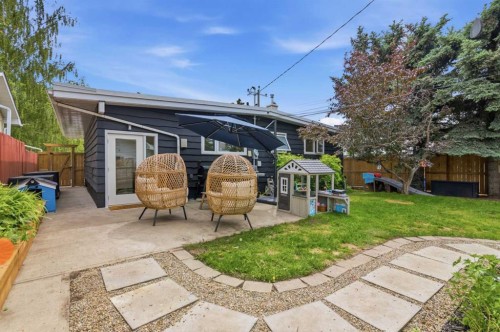 3720 58 Avenue Sw, Calgary, AB - Outdoor