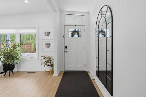3720 58 Avenue Sw, Calgary, AB - Indoor Photo Showing Other Room