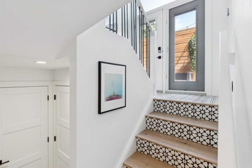 735 53 Avenue Sw, Calgary, AB - Indoor Photo Showing Other Room