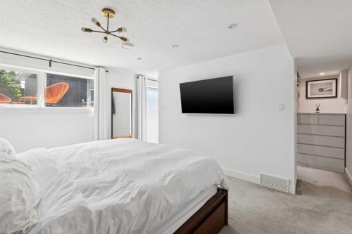 735 53 Avenue Sw, Calgary, AB - Indoor Photo Showing Bedroom