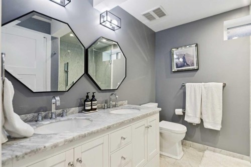 735 53 Avenue Sw, Calgary, AB - Indoor Photo Showing Bathroom