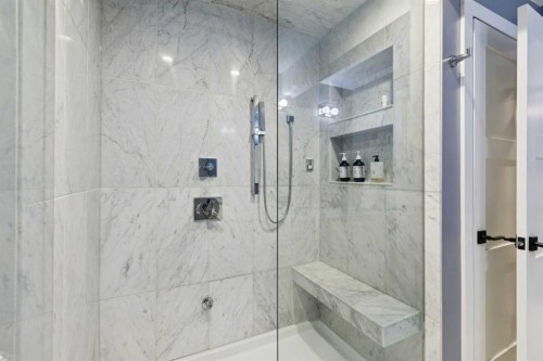 735 53 Avenue Sw, Calgary, AB - Indoor Photo Showing Bathroom