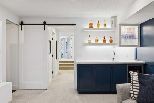 735 53 Avenue Sw, Calgary, AB - Indoor