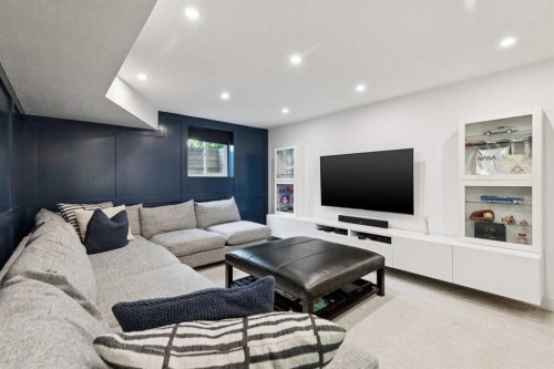 735 53 Avenue Sw, Calgary, AB - Indoor Photo Showing Other Room
