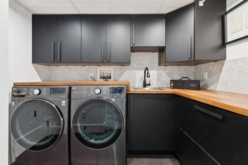 735 53 Avenue Sw, Calgary, AB - Indoor Photo Showing Laundry Room