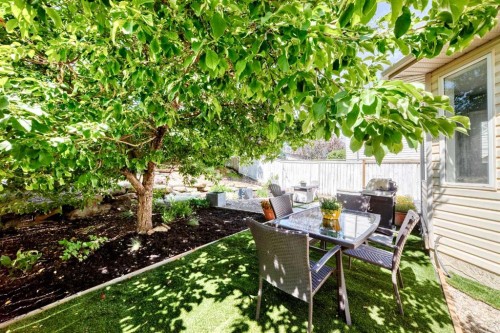 216 Hidden Spring Green Nw, Calgary, AB 