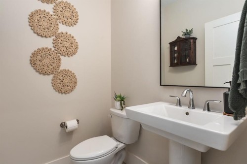 313 Centre Avenue Se, Airdrie, AB - Indoor Photo Showing Bathroom