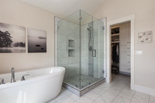 313 Centre Avenue Se, Airdrie, AB - Indoor Photo Showing Bathroom