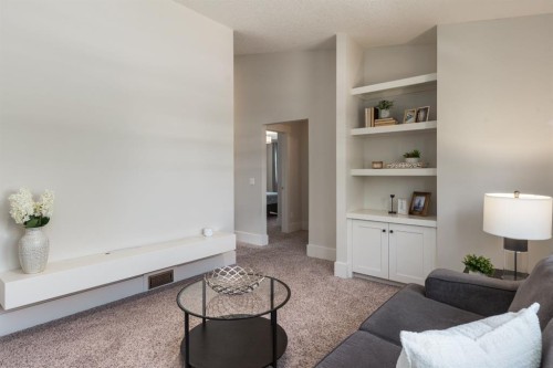313 Centre Avenue Se, Airdrie, AB - Indoor