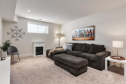 313 Centre Avenue Se, Airdrie, AB - Indoor Photo Showing Living Room