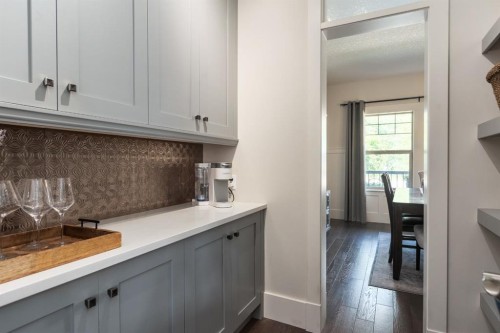 313 Centre Avenue Se, Airdrie, AB - Indoor Photo Showing Kitchen