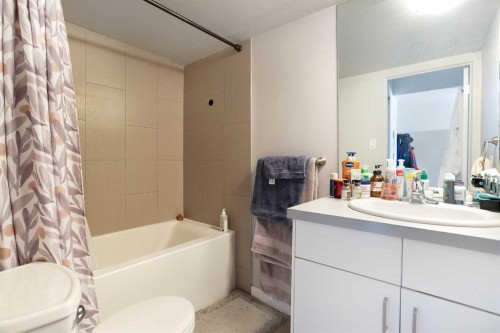 5F-515 17 Avenue Sw, Calgary, AB - Indoor Photo Showing Bathroom