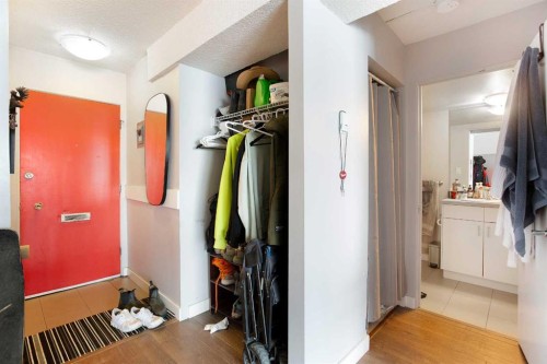 5F-515 17 Avenue Sw, Calgary, AB - Indoor