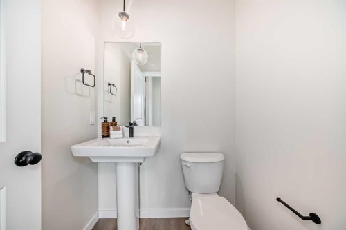 261 Heirloom Way Se, Calgary, AB 