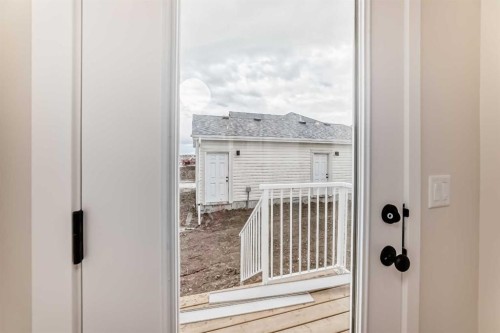 261 Heirloom Way Se, Calgary, AB 