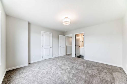 261 Heirloom Way Se, Calgary, AB 