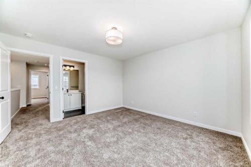 261 Heirloom Way Se, Calgary, AB 