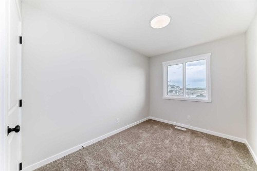 261 Heirloom Way Se, Calgary, AB 