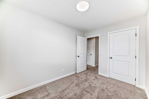 261 Heirloom Way Se, Calgary, AB 