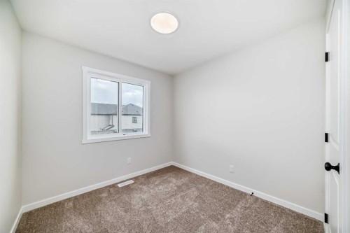 261 Heirloom Way Se, Calgary, AB 
