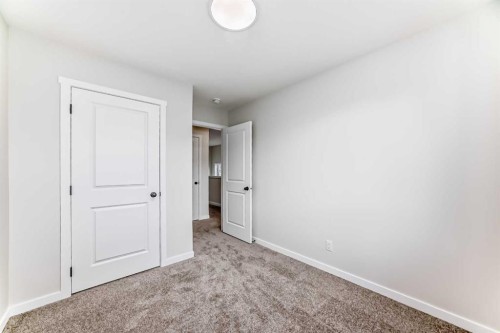 261 Heirloom Way Se, Calgary, AB 